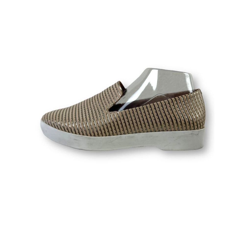 Donna Karan Womens 8.5 Slip On Leather Comfort Sneakers Tan Gold Metallic Stripe